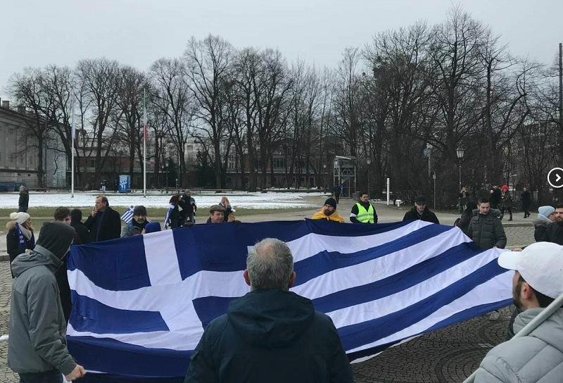 Στους δρόμους οι Ελληνες της Γερμανίας για τη Μακεδονία [εικόνες & βίντεο] | iefimerida.gr 1