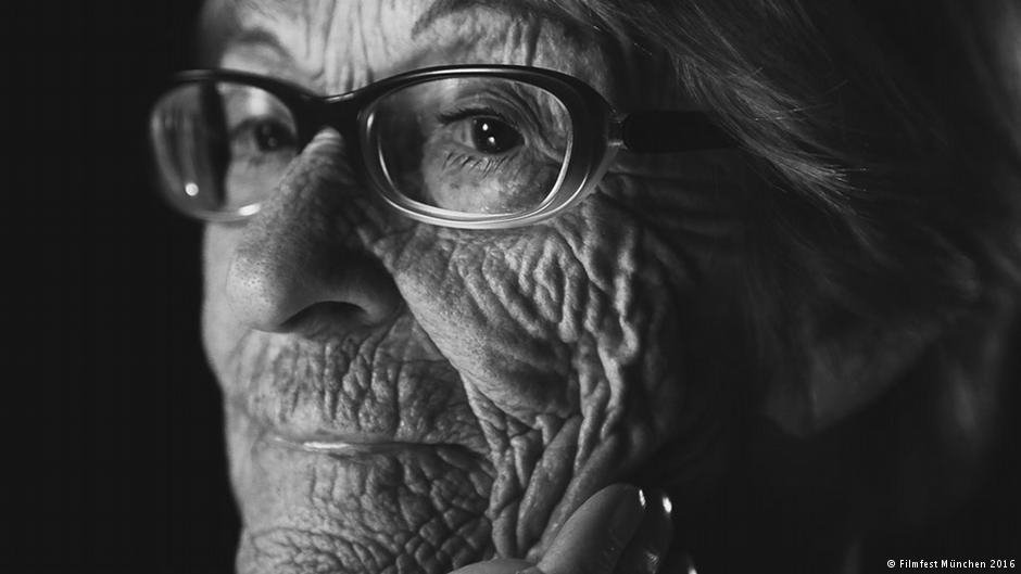Ταινία οι ιστορίες μιας εκ των τελευταίων μαρτύρων του ναζισμού -Διετέλεσε γραμματέας του Γκέμπελς | iefimerida.gr 0