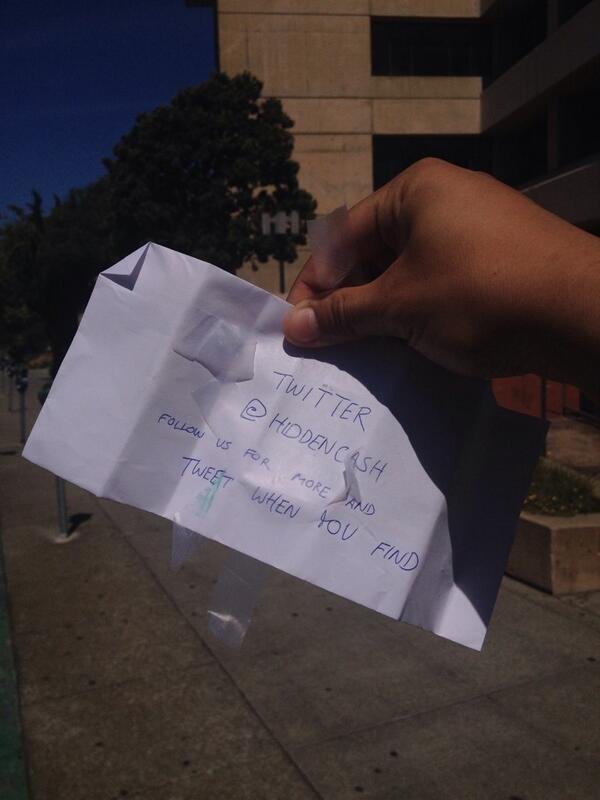 Μυστηριώδης ζάμπλουτος κρύβει χρήματα σε απίθανα σημεία σε πόλη των ΗΠΑ -Φρενίτιδα και στα social media [εικόνες] | iefimerida.gr 4