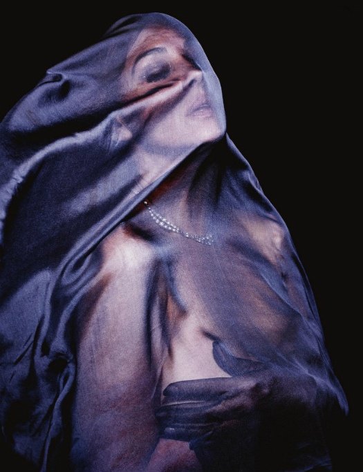 Η Μόνικα Μπελούτσι παρουσιάζεται στο γαλλικό κοινό - Στην τελευταία αισθησιακή φωτογράφισή της [εικόνες] | iefimerida.gr 2