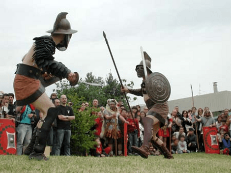 Εκπαίδευση με σπαθιά και μάχη στην αρένα στη μοναδική σχολή για μονομάχους στον κόσμο [εικόνες] | iefimerida.gr 4