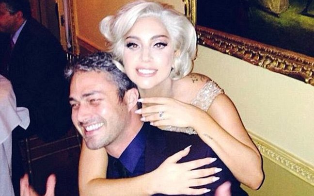 Η Lady Gaga αρραβωνιάστηκε του Αγίου Βαλεντίνου -Το εναλλακτικό μονόπετρο σε σχήμα καρδιάς [εικόνες] | iefimerida.gr 1