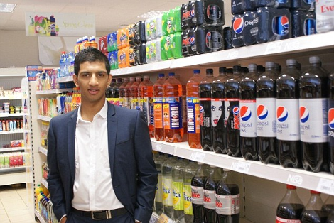 O 18χρονος που παράτησε το σχολείο στα 13 και έγινε «αυτοκράτορας» του λιανεμπορίου -«Διευθύνει» 2.500 μίνι μάρκετ στο Ηνωμένο Βασίλειο [εικόνα] | iefimerida.gr 0