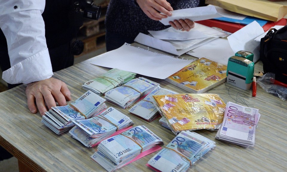 Εβγαλαν Monopoly με πραγματικά χαρτονομίσματα -Κουτί του παιχνιδιού κυκλοφόρησε με 20.580 ευρώ | iefimerida.gr 0