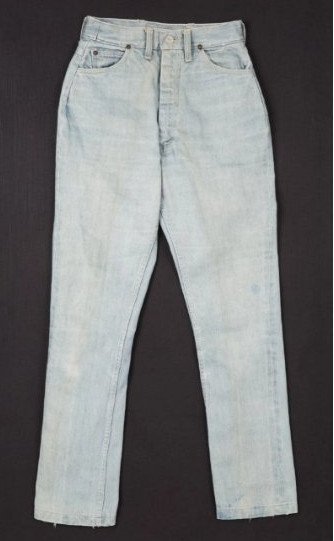 Αυτό είναι το τζιν της Μέριλιν Μονρόε που βγαίνει στο σφυρί αντί 40.000 δολαρίων [εικόνες] | iefimerida.gr 1