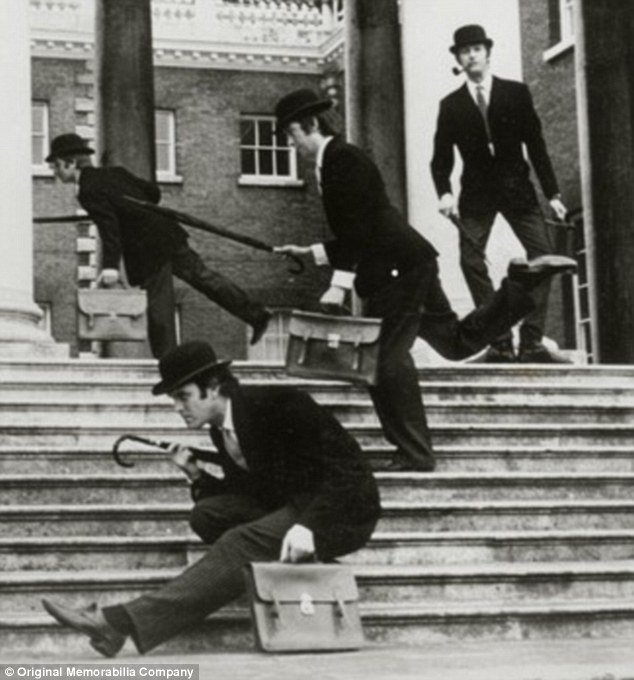 Τι πουλάει ο σταρ των Μόντι Πάιθονς για να πληρώσει διατροφή [εικόνες]  | iefimerida.gr 1