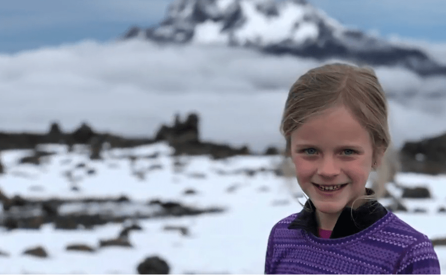 H συγκινητική ιστορία της 7χρονης που ανέβηκε στο Κιλιμάντζαρο για να πλησιάσει τον πεθαμένο πατέρα της [βίντεο] | iefimerida.gr 1