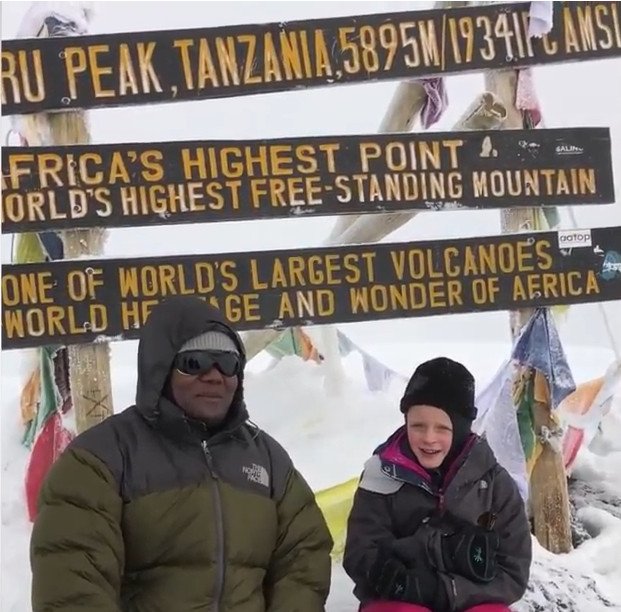 H συγκινητική ιστορία της 7χρονης που ανέβηκε στο Κιλιμάντζαρο για να πλησιάσει τον πεθαμένο πατέρα της [βίντεο] | iefimerida.gr 2