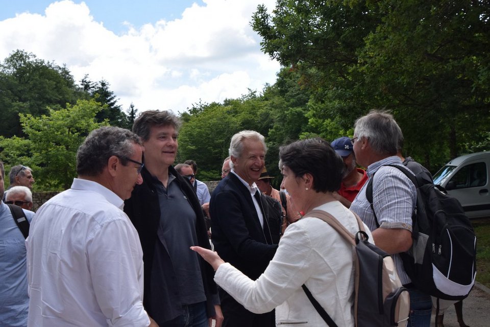 Η βύθιση ενός Γάλλου Σοσιαλιστή-σταρ: Ο Αρνό Μοντεμπούρ παράγει στο εξής μέλι [εικόνες] | iefimerida.gr 1