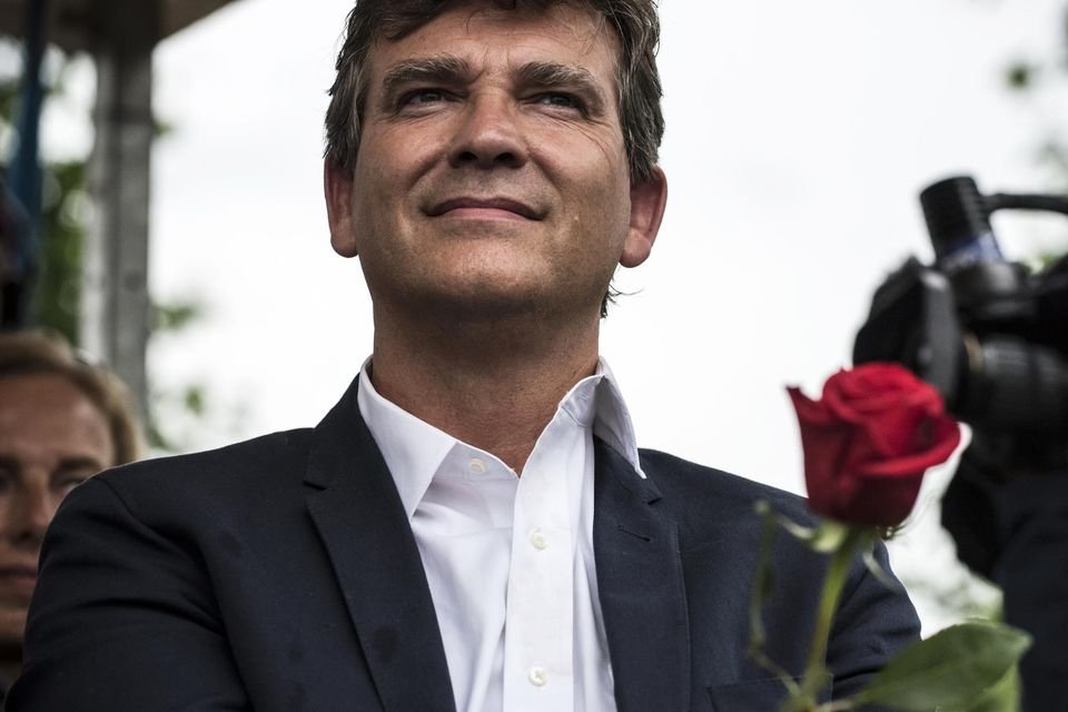 Η βύθιση ενός Γάλλου Σοσιαλιστή-σταρ: Ο Αρνό Μοντεμπούρ παράγει στο εξής μέλι [εικόνες] | iefimerida.gr 2