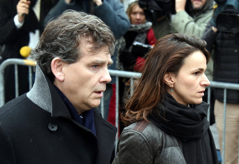 Η βύθιση ενός Γάλλου Σοσιαλιστή-σταρ: Ο Αρνό Μοντεμπούρ παράγει στο εξής μέλι [εικόνες] | iefimerida.gr 10