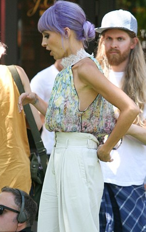 Νούμερο ρούχου 000: Τι είναι αυτή η  νέα άκρως επικίνδυνη μόδα που κατακλύζει το Χόλιγουντ [εικόνες] | iefimerida.gr 3