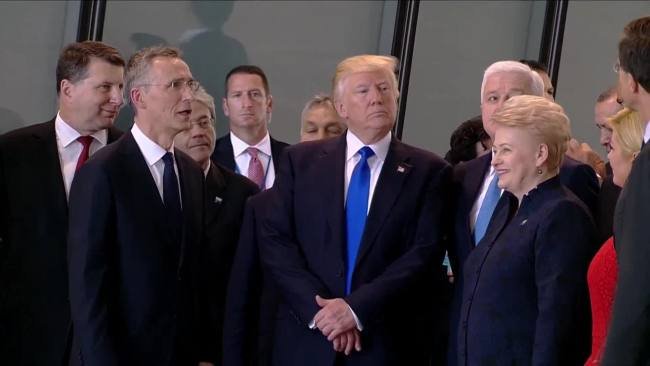 Το Μαυροβούνιο μπήκε στο ΝΑΤΟ -Παρά το «σπρώξιμο» του πρωθυπουργού του από τον Τραμπ [εικόνες] | iefimerida.gr 4