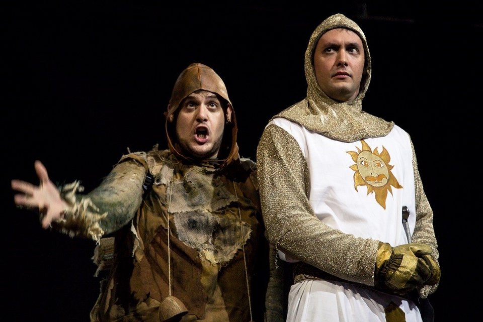 Το σουρεάλ μιούζικαλ των Μόντι Πάιθον στην Αθήνα -Παρωδία του βασιλιά Αρθούρου [εικόνες]  | iefimerida.gr 0