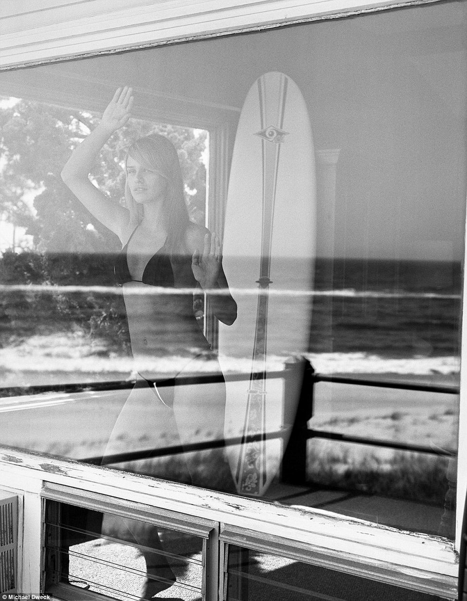 «Η παραλία της αγάπης» -Σερφ, άμμος, ήλιος και κορίτσια [εικόνες] | iefimerida.gr 0