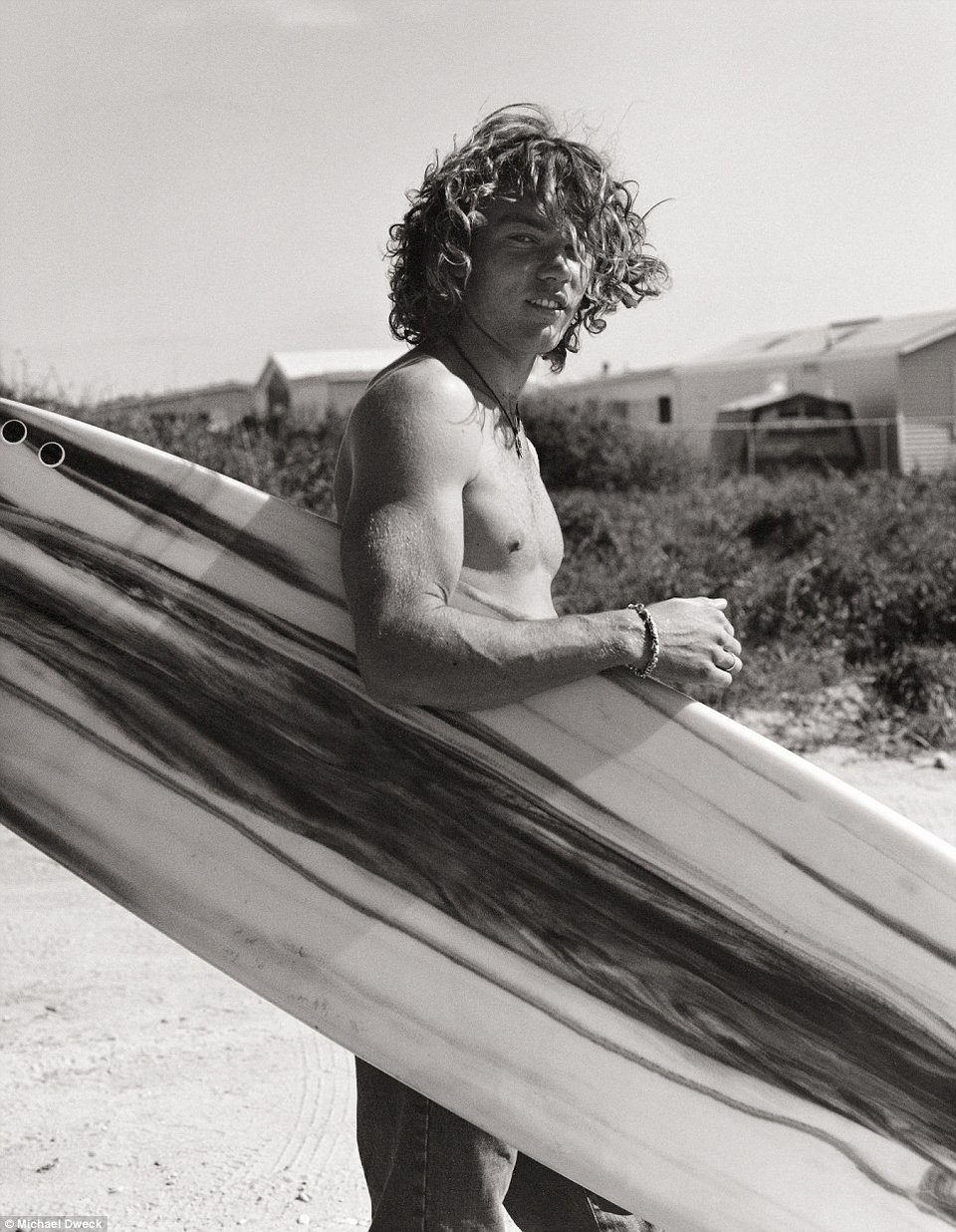 «Η παραλία της αγάπης» -Σερφ, άμμος, ήλιος και κορίτσια [εικόνες] | iefimerida.gr 4