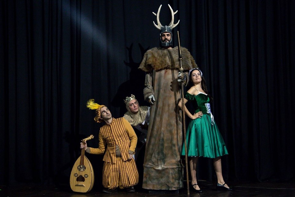 Το σουρεάλ μιούζικαλ των Μόντι Πάιθον στην Αθήνα -Παρωδία του βασιλιά Αρθούρου [εικόνες]  | iefimerida.gr 2