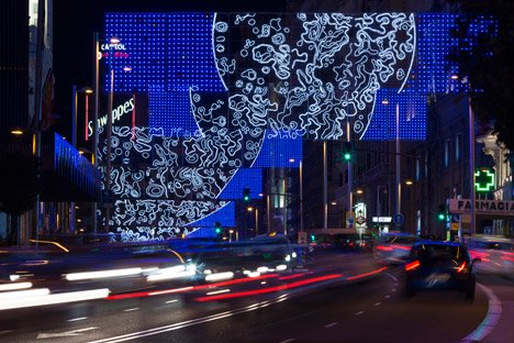 Ενας διαφορετικός χριστουγεννιάτικος στολισμός: Γιατί ο επισκέπτης της Μαδρίτης νομίζει ότι ταξιδεύει στο Φεγγάρι [βίντεο & εικόνες] | iefimerida.gr 9