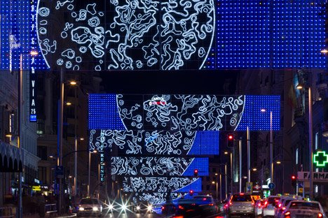 Ενας διαφορετικός χριστουγεννιάτικος στολισμός: Γιατί ο επισκέπτης της Μαδρίτης νομίζει ότι ταξιδεύει στο Φεγγάρι [βίντεο & εικόνες] | iefimerida.gr 8