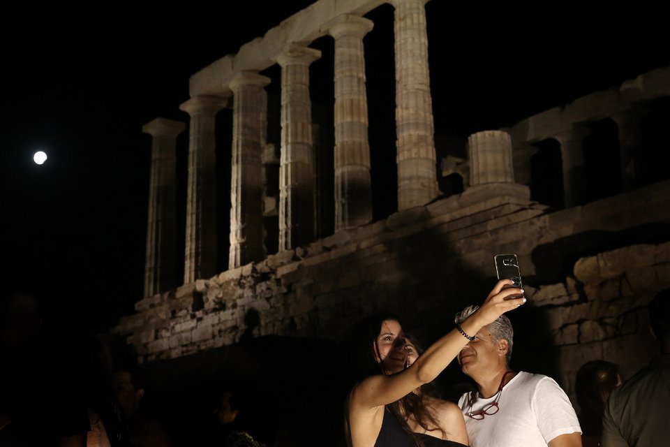 Μαγεία: Η αυγουστιάτικη πανσέληνος πάνω από την Ελλάδα -Και μερική έκλειψη [εικόνες] | iefimerida.gr 11