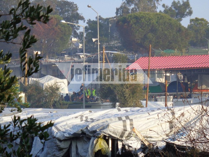 Το iefimerida στο hotspot της Μόριας -Χάος, εκρήξεις και 2 νεκροί [εικόνες] | iefimerida.gr 0