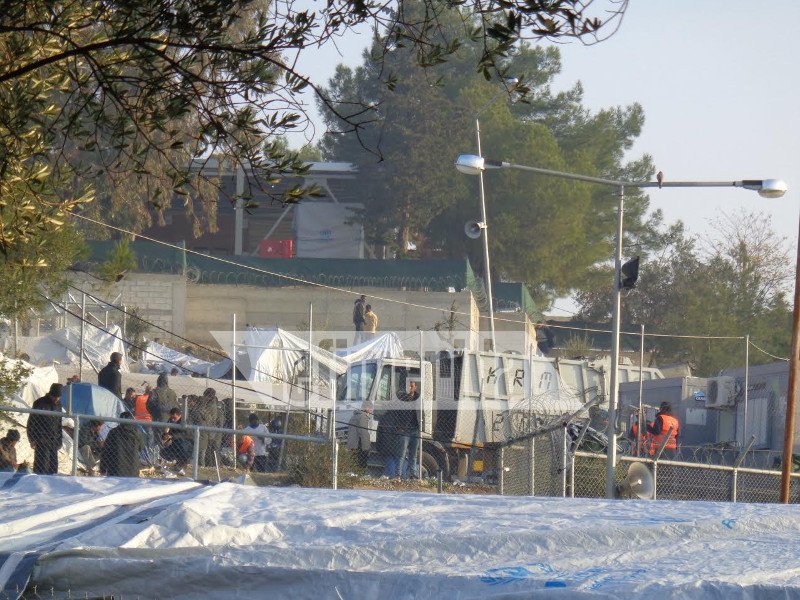 Το iefimerida στο hotspot της Μόριας -Χάος, εκρήξεις και 2 νεκροί [εικόνες] | iefimerida.gr 1