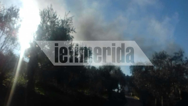 Πυρκαγιά σε κοντέινερ στο κέντρο φιλοξενίας προσφύγων της Μόριας [εικόνες & βίντεο] | iefimerida.gr 0