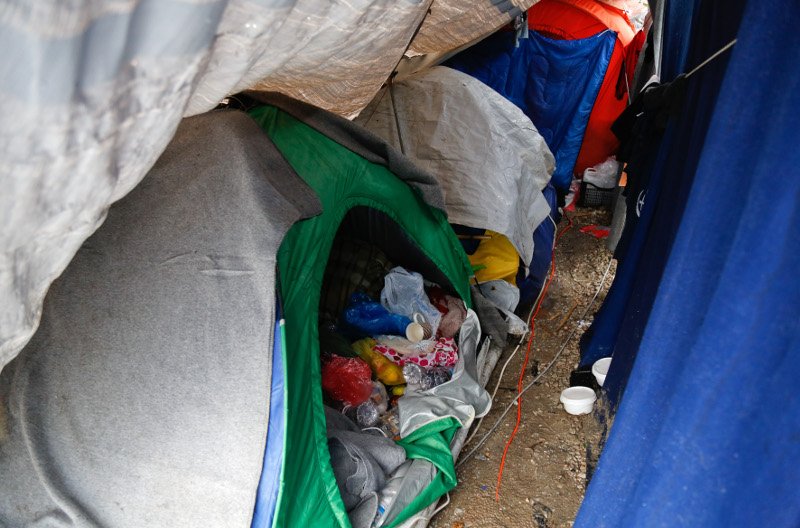 Μέσα στον καταυλισμό της Μόριας: Ξεχασμένοι από το κράτος οι πρόσφυγες «παλεύουν» με χιόνια και λάσπες [εικόνες]  | iefimerida.gr 15