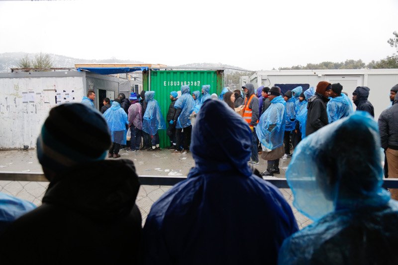 Μέσα στον καταυλισμό της Μόριας: Ξεχασμένοι από το κράτος οι πρόσφυγες «παλεύουν» με χιόνια και λάσπες [εικόνες]  | iefimerida.gr 18