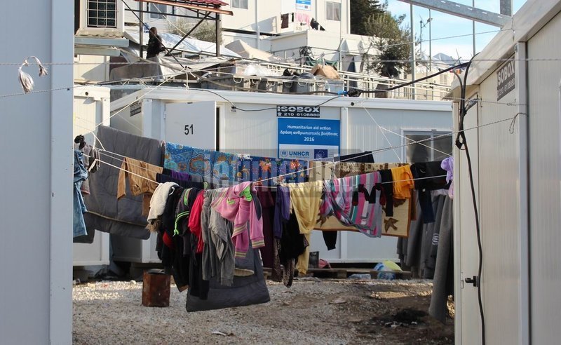 Δείτε τα αυτοσχέδια «ψιλικατζίδικα» που έφτιαξαν μετανάστες μέσα στο Κέντρο υποδοχής στη Μόρια [εικόνες] | iefimerida.gr 5