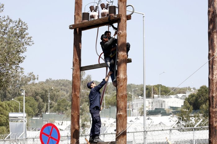 Μυτιλήνη: Μετανάστης αποπειράθηκε να αυτοκτονήσει μέσα στο κέντρο κράτησης [εικόνες] | iefimerida.gr 3