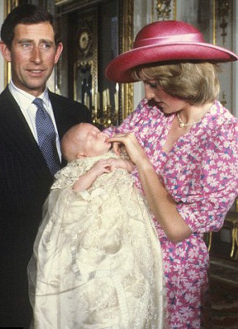 Οι ομοιότητες του πρίγκιπα Τζορτζ με την αδικοχαμένη Νταϊάνα [εικόνες] | iefimerida.gr 3
