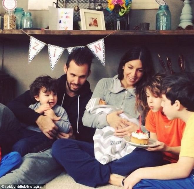 Συγκλονιστική ιστορία δύναμης -Καρέ καρέ η ζωή του Zion που κράτησε μόλις 10 ημέρες [εικόνες&βίντεο] | iefimerida.gr 4