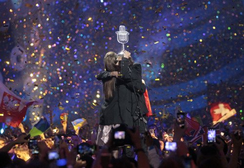 Δύσκολες ώρες για τον νικητή της Eurovision: Διασωληνωμένος, πρέπει να χειρουργηθεί άμεσα [εικόνες] | iefimerida.gr 0