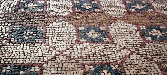 Δάπεδο αρχαίου γυμναστηρίου αποκάλυψαν οι οικοδομικές εργασίες Τούρκου στη Μ. Ασία [εικόνες] | iefimerida.gr 0