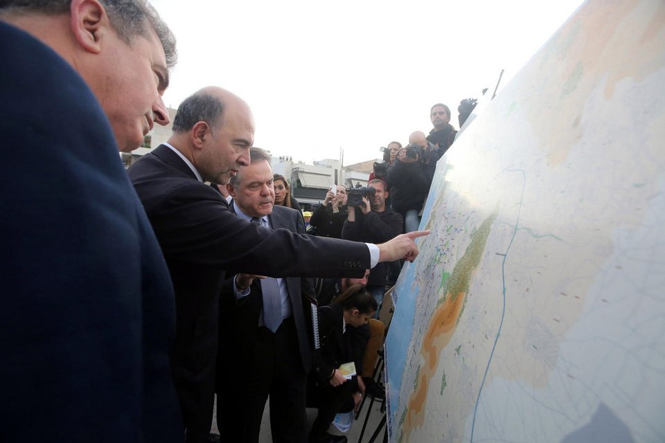 Ο Μοσκοβισί στο μετρό -Επισκέφθηκε τον υπό κατασκευή σταθμό στον Κορυδαλλό [εικόνες] | iefimerida.gr 1