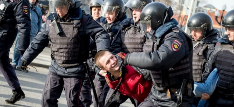 Ρωσία: Η γενιά Πούτιν κατέβηκε για πρώτη φορά στους δρόμους [εικόνες] | iefimerida.gr 6