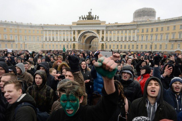 Ρωσία: Η γενιά Πούτιν κατέβηκε για πρώτη φορά στους δρόμους [εικόνες] | iefimerida.gr 11