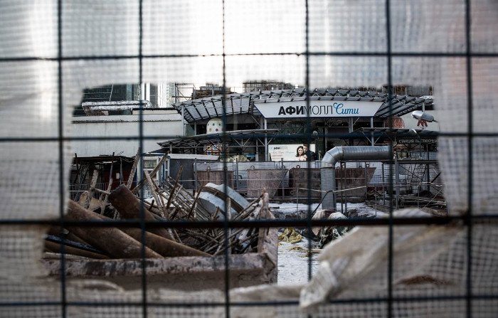 Η παρακμή του κέντρου εμπορίου της Μόσχας: Αδειοι ουρανοξύστες, χαλάσματα και λάσπες στη θέση της χλιδής [εικόνες] | iefimerida.gr 9