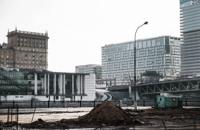 Η παρακμή του κέντρου εμπορίου της Μόσχας: Αδειοι ουρανοξύστες, χαλάσματα και λάσπες στη θέση της χλιδής [εικόνες] | iefimerida.gr 11