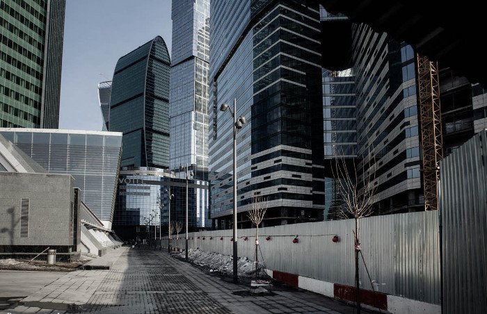 Η παρακμή του κέντρου εμπορίου της Μόσχας: Αδειοι ουρανοξύστες, χαλάσματα και λάσπες στη θέση της χλιδής [εικόνες] | iefimerida.gr 5