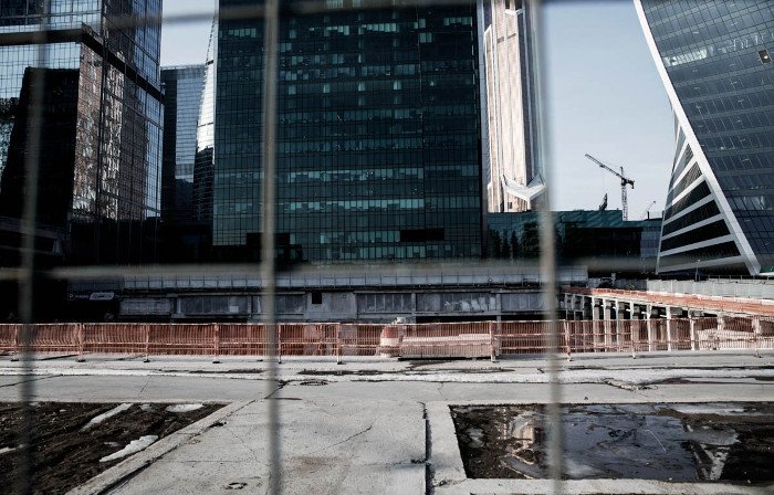 Η παρακμή του κέντρου εμπορίου της Μόσχας: Αδειοι ουρανοξύστες, χαλάσματα και λάσπες στη θέση της χλιδής [εικόνες] | iefimerida.gr 6