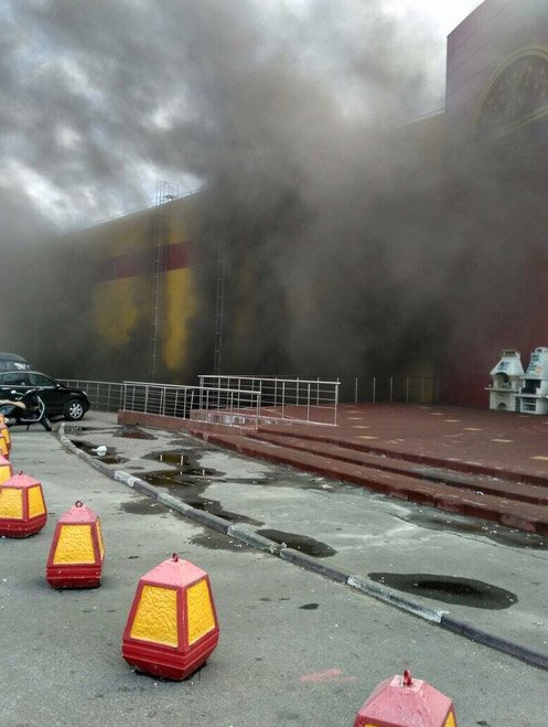 Ρωσία: Μεγάλη φωτιά σε πολυκατάστημα της Μόσχας -Εξερράγησαν οχήματα [εικόνες & βίντεο] | iefimerida.gr 3