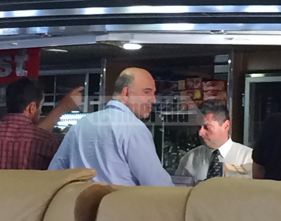 Στην Ελλάδα για διακοπές ο Πιερ Μοσκοβισί -Στο πλοίο για την Πάρο [εικόνα] | iefimerida.gr 0