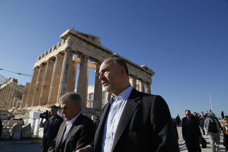 Ο Πιερ Μοσκοβισί στην Ακρόπολη -Εντυπωσιασμένος με τα αρχαία γλυπτά [εικόνες] | iefimerida.gr 8