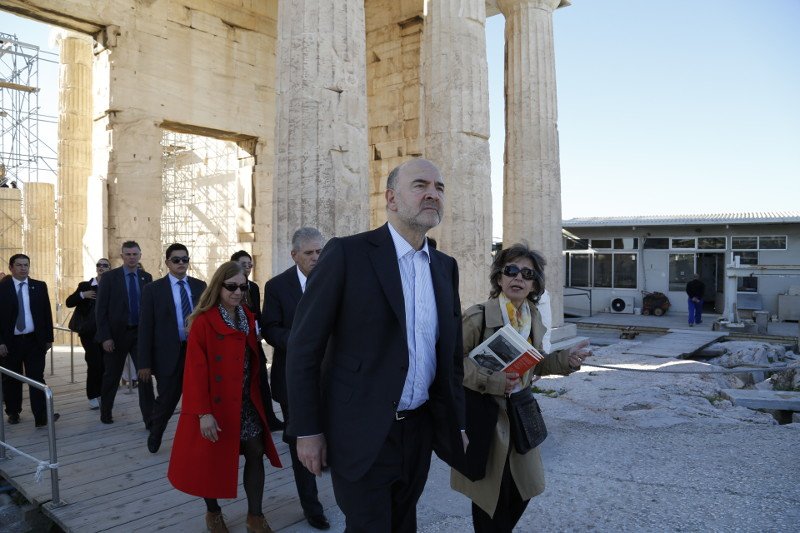 Ο Πιερ Μοσκοβισί στην Ακρόπολη -Εντυπωσιασμένος με τα αρχαία γλυπτά [εικόνες] | iefimerida.gr 9