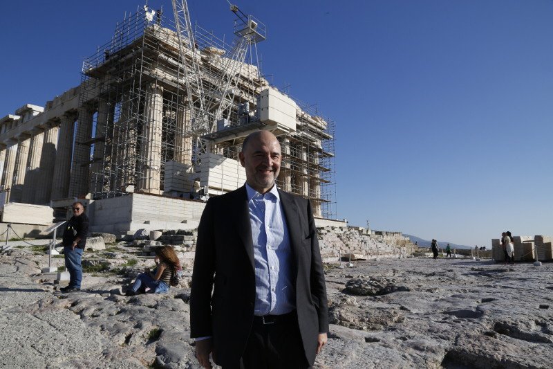 Ο Πιερ Μοσκοβισί στην Ακρόπολη -Εντυπωσιασμένος με τα αρχαία γλυπτά [εικόνες] | iefimerida.gr 4