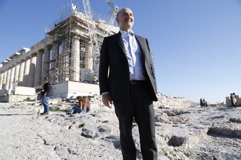 Ο Πιερ Μοσκοβισί στην Ακρόπολη -Εντυπωσιασμένος με τα αρχαία γλυπτά [εικόνες] | iefimerida.gr 6