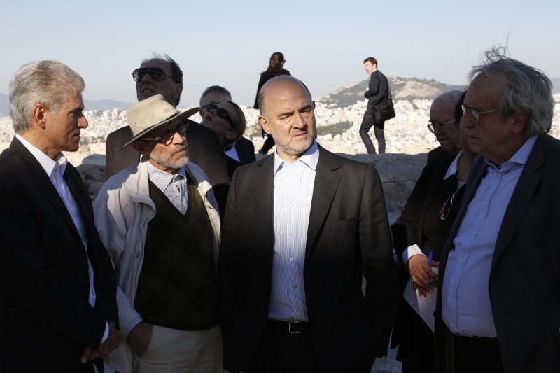 Ο Πιερ Μοσκοβισί στην Ακρόπολη -Εντυπωσιασμένος με τα αρχαία γλυπτά [εικόνες] | iefimerida.gr 7