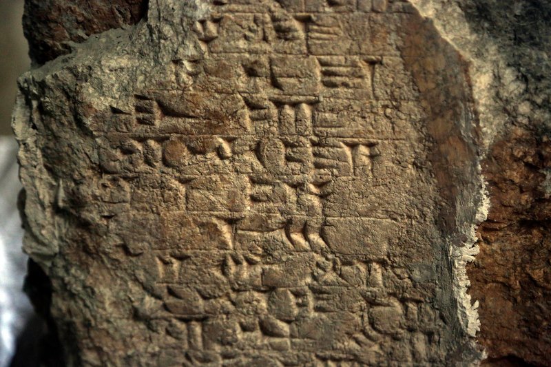 Σκόνη και θρύψαλα έκαναν οι τζιχαντιστές αρχαιολογικούς θησαυρούς στο Μουσείο της Μοσούλης [εικόνες] | iefimerida.gr 6